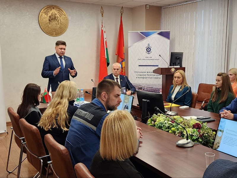 Вместе создаем единство! Вместе постигаем истину! Вместе открываем будущее! 