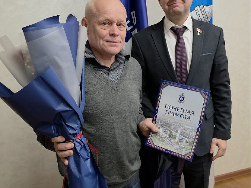 С БЛАГОДАРНОСТЬЮ И УВАЖЕНИЕМ:  коллектив провожает работников на заслуженный отдых