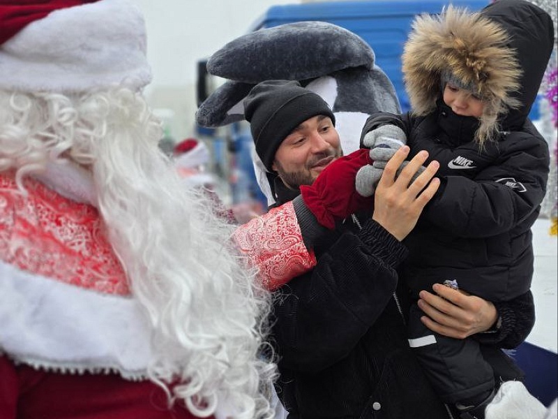 За рулём Дед Мороз! Могилевлифтмаш зажёг на новогоднем автопараде!