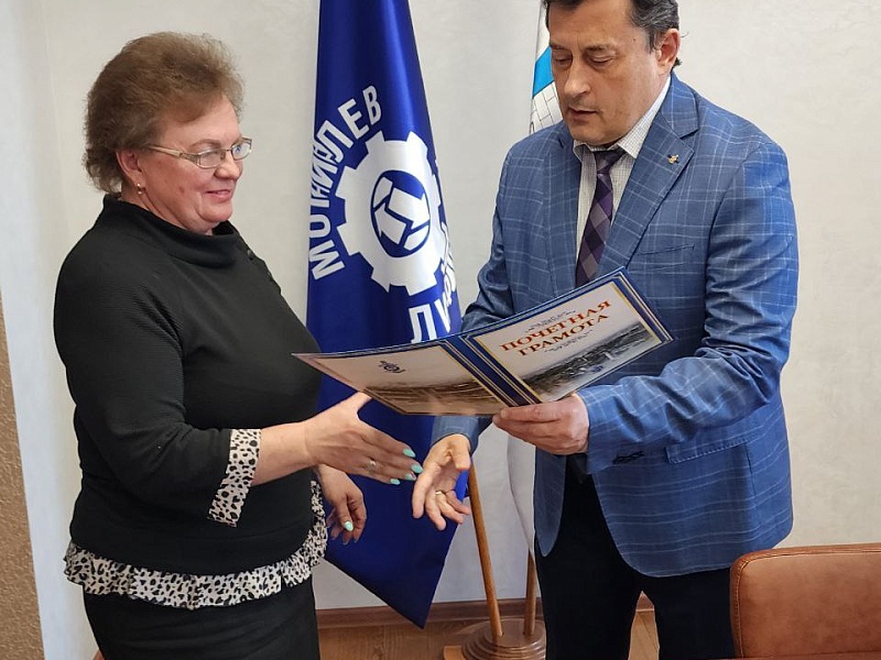 С БЛАГОДАРНОСТЬЮ И ГЛУБОКИМ УВАЖЕНИЕМ 