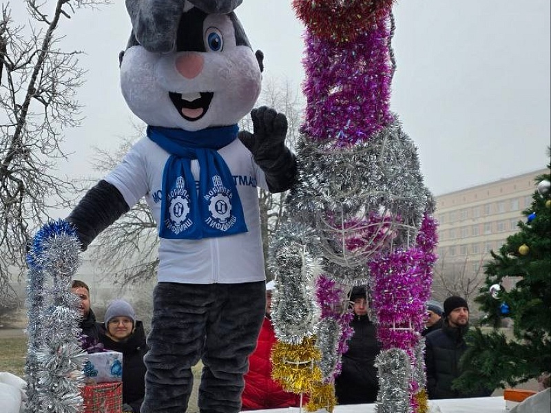За рулём Дед Мороз! Могилевлифтмаш зажёг на новогоднем автопараде!
