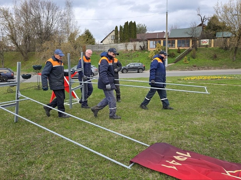 ЗВЕЗДЫ МУЖЕСТВА ПОД МИРНЫМ НЕБОМ: «Могилевлифтмаш» украшает родной город