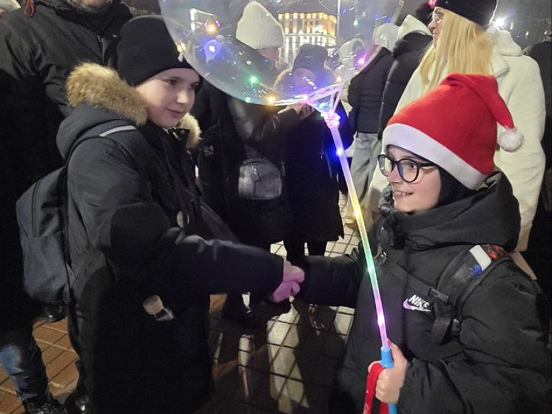 Главная елка Могилевской области засияла множеством праздничных огней