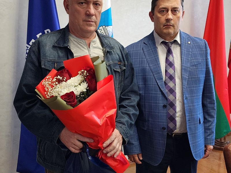 С БЛАГОДАРНОСТЬЮ И ГЛУБОКИМ УВАЖЕНИЕМ 