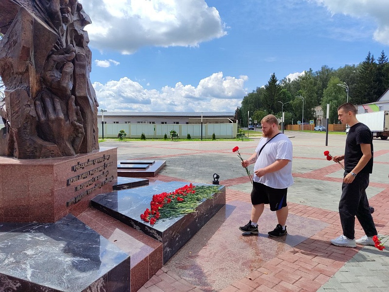 Свидетельства прошлого: молодежь "Могилевлифтмаш" посетила место массового уничтожения мирных жителей в годы войны