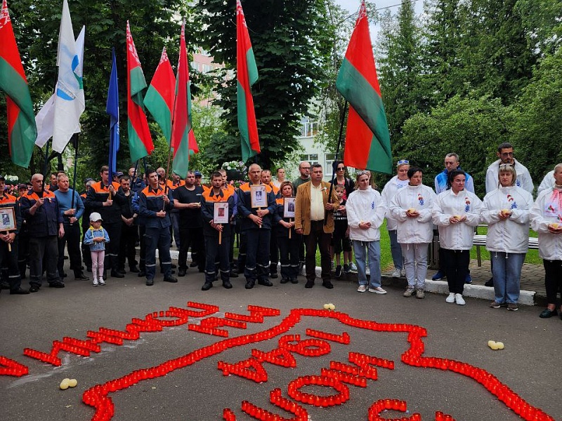 В год 80-летия Победы и 81-летия освобождения Беларуси: Лифтостроители зажигают "Огонь доблести и памяти"