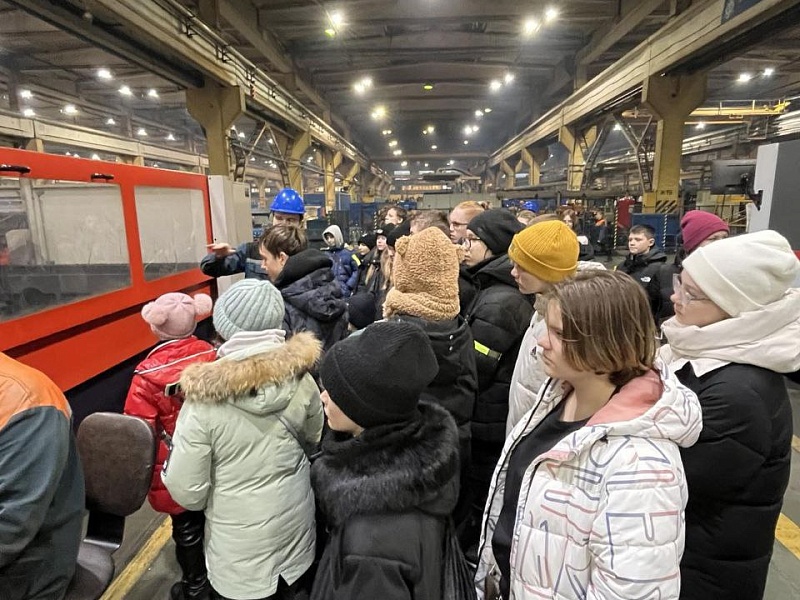 НОВОГОДНИЙ ПРАЗДНИК ДЛЯ МАЛЕНЬКИХ ЛИФТОСТРОИТЕЛЕЙ