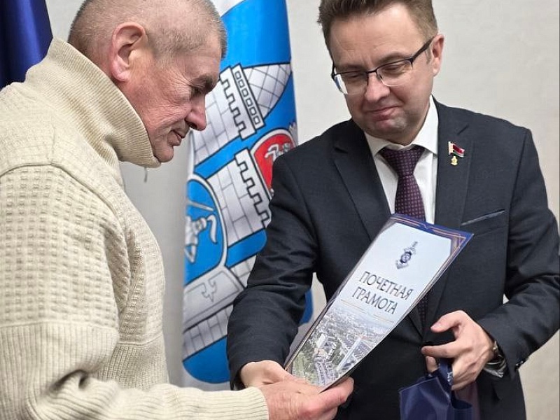 С БЛАГОДАРНОСТЬЮ И УВАЖЕНИЕМ:  коллектив провожает работников на заслуженный отдых