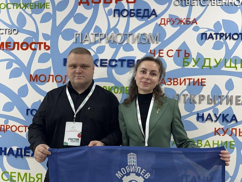  Девиз партийной мололежи: «ОТ СЛОВА - К ДЕЛУ! От идеи – к успеху страны!».