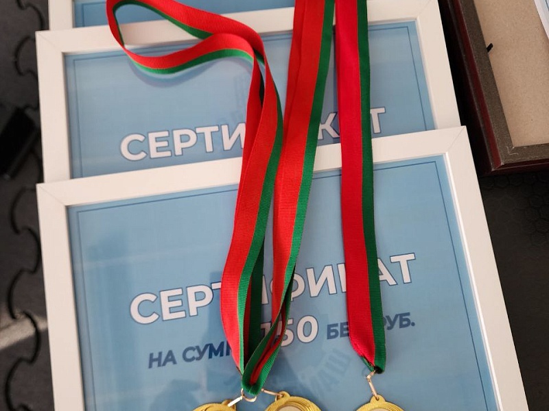 "Самый сильный лифтостроитель": На "Могилевлифтмаш" выявили "Титана" в преддверии 23 февраля