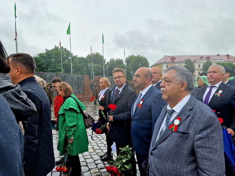 ОБЪЕДИНЕННЫЕ ОДНОЙ ПАМЯТЬЮ