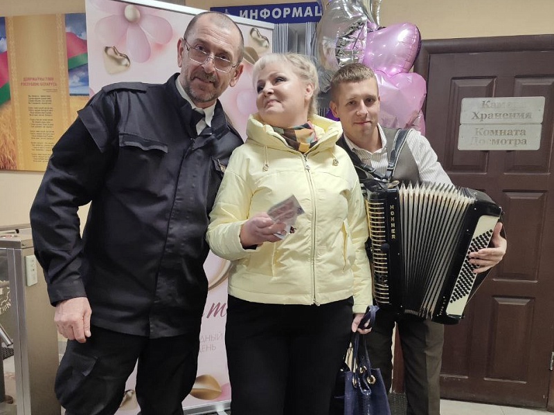 ПРАЗДНИЧНОЕ НАСТРОЕНИЕ ДЛЯ ПРЕКРАСНЫХ ЗАВОДЧАНОК