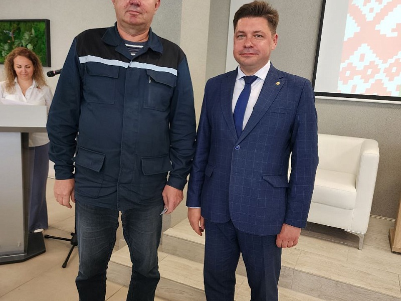 Лифтостроители пополнели ряды Белорусской партии "Белая Русь"
