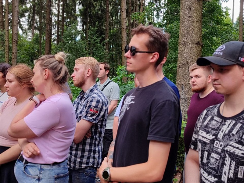 Свидетельства прошлого: молодежь "Могилевлифтмаш" посетила место массового уничтожения мирных жителей в годы войны