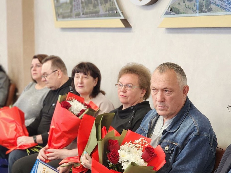 С БЛАГОДАРНОСТЬЮ И ГЛУБОКИМ УВАЖЕНИЕМ 