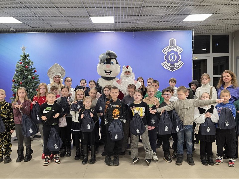 Новогодний праздник "Чудеса на Новый год" собрал юных гостей на Могилевлифтмаш