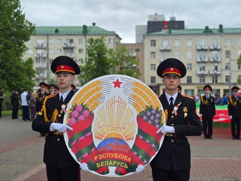 ПОД СИМВОЛАМИ ГОРДОСТИ И ЕДИНСТВА!