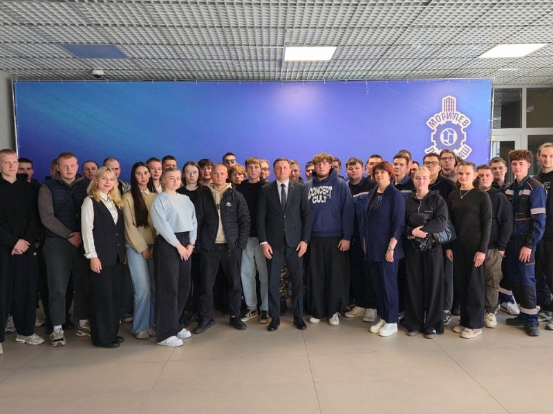 Диалог с молодежью: Глава Ленинского района обсудил перспективы с молодыми специалистами "Могилевлифтмаш" 