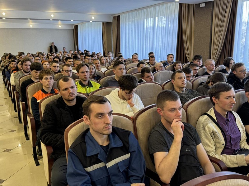 Генеральный директор "Могилевлифтмаш" провел открытый диалог с молодежью предприятия