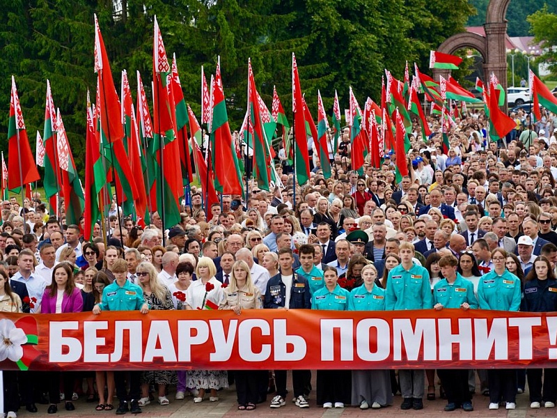 Эхо войны, голос памяти: «Могилевлифтмаш» на митинге «Звон скорби».