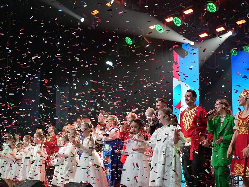 ЛИФТОСТРОИТЕЛИ УЧАСТНИКИ ПРАЗДНИЧНОГО КОНЦЕРТА 