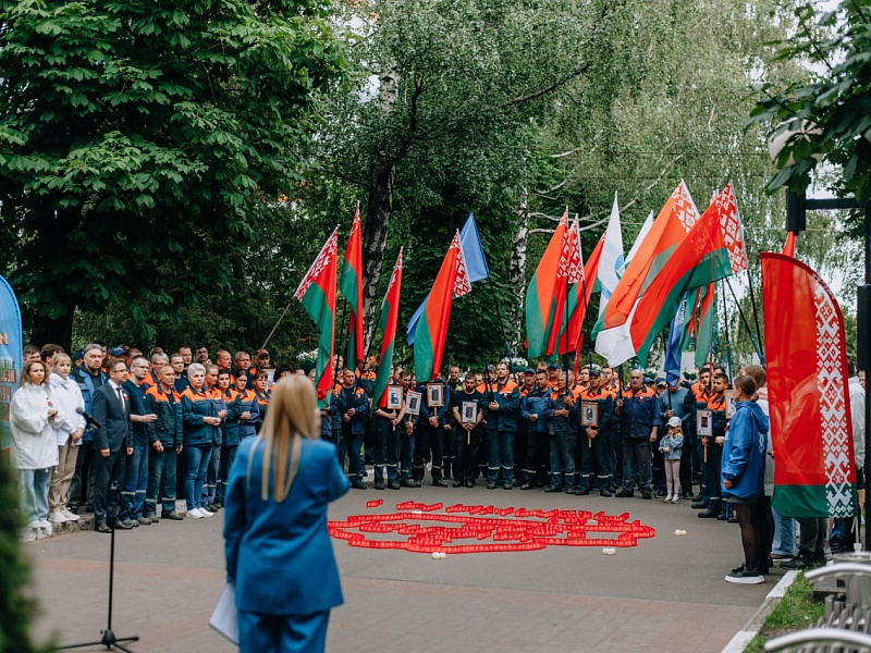 В год 80-летия Победы и 81-летия освобождения Беларуси: Лифтостроители зажигают "Огонь доблести и памяти"