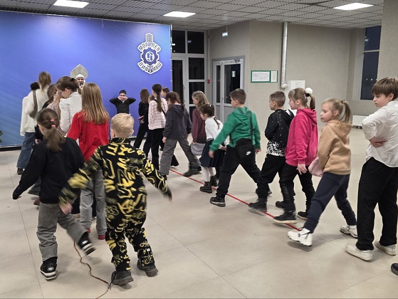 Новогодний праздник "Чудеса на Новый год" собрал юных гостей на Могилевлифтмаш