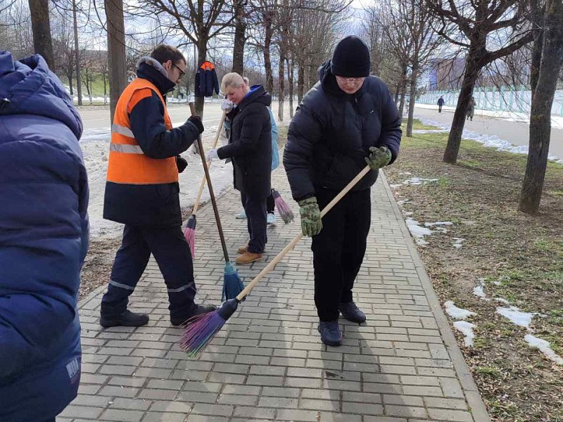 Лифтостроители активно приняли участие в республиканском субботнике