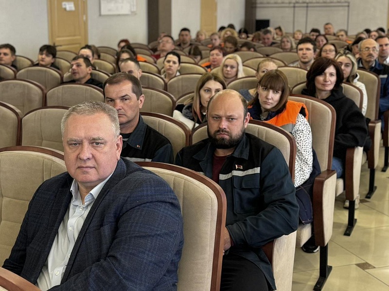 Семейные ценности – фундамент жизни: на "Могилевлифтмаш" прошла встреча с протоиереем Николаем