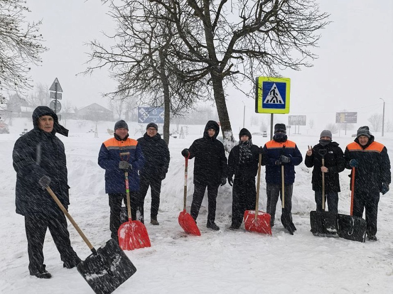 Зима под контролем: уборка снега в разгаре!