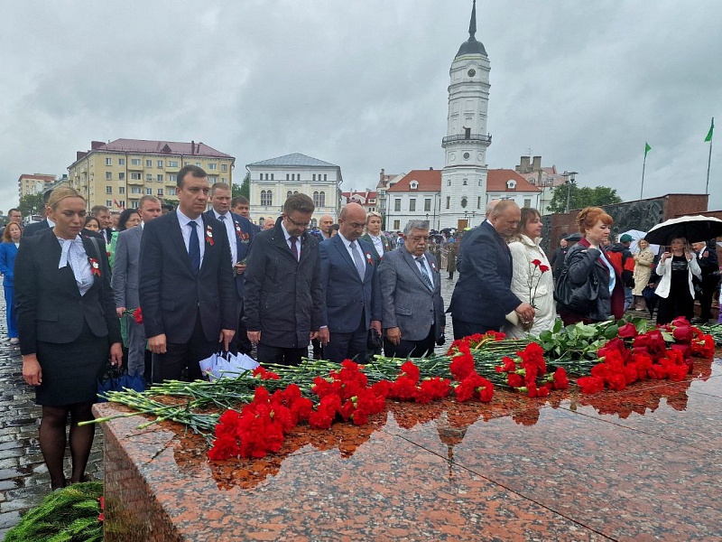 ОБЪЕДИНЕННЫЕ ОДНОЙ ПАМЯТЬЮ