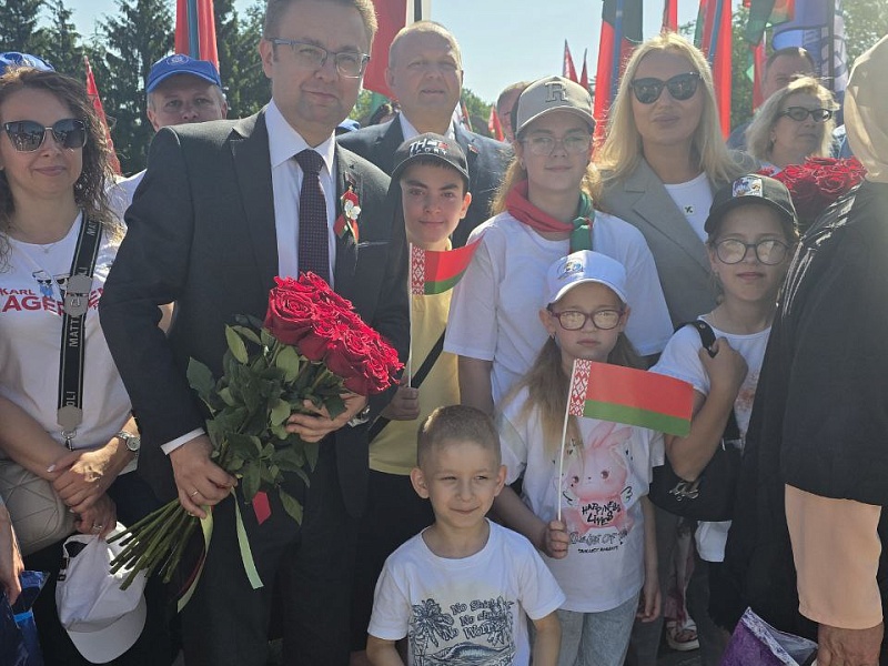 День Независимости: Могилев помнит героев, Могилевлифтмаш чтит память"