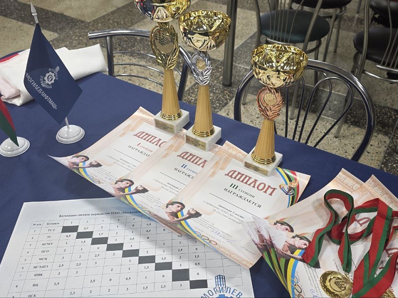 Шашечные баталии в "Могилевлифтмаш": Интеллект, Азарт и Командный Дух!