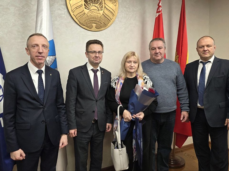 С БЛАГОДАРНОСТЬЮ И УВАЖЕНИЕМ:  коллектив провожает работников на заслуженный отдых