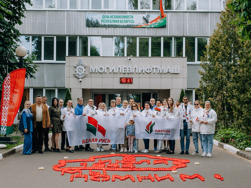 В год 80-летия Победы и 81-летия освобождения Беларуси: Лифтостроители зажигают "Огонь доблести и памяти"
