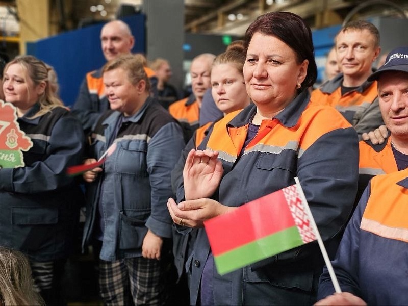 Сплочённость, гордость, единство: День нарлдного единства на Могилевлифтмаш