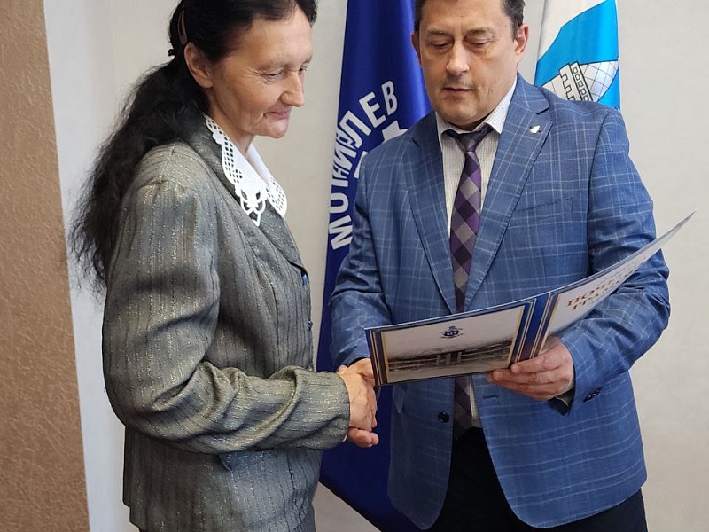 С БЛАГОДАРНОСТЬЮ И ГЛУБОКИМ УВАЖЕНИЕМ 