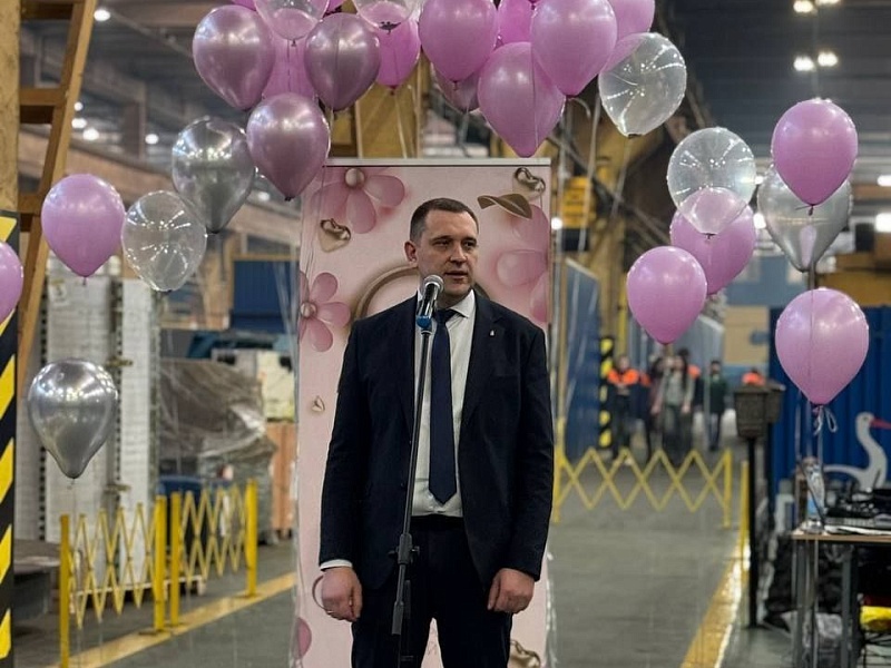 Творческий подарок к 8 марта от самих заводчан!