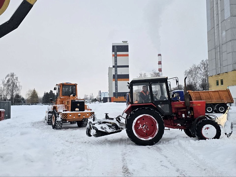 Зима под контролем: уборка снега в разгаре!