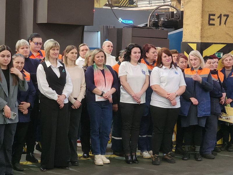 Творческий подарок к 8 марта от самих заводчан!