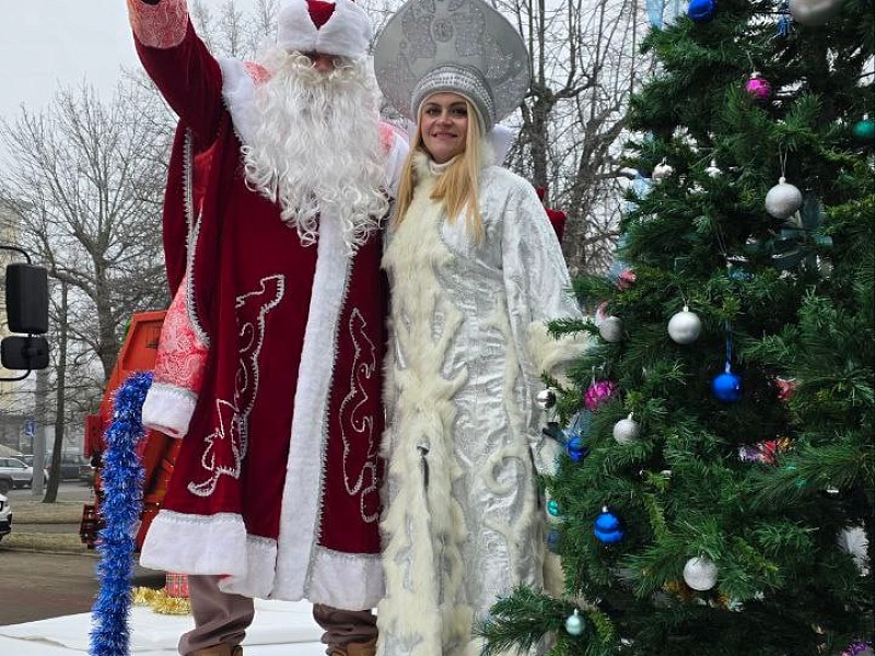 За рулём Дед Мороз! Могилевлифтмаш зажёг на новогоднем автопараде!