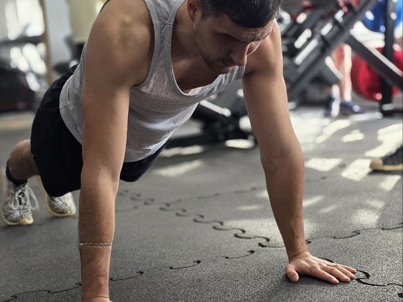 Железная сила воли: самый сильный лифтостроитель 