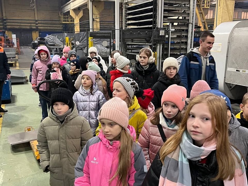 Новогодний праздник "Чудеса на Новый год" собрал юных гостей на Могилевлифтмаш