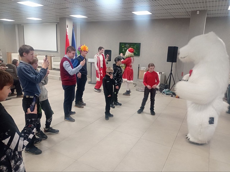 НОВОГОДНИЙ ПРАЗДНИК ДЛЯ МАЛЕНЬКИХ ЛИФТОСТРОИТЕЛЕЙ