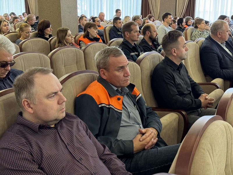 Семейные ценности – фундамент жизни: на "Могилевлифтмаш" прошла встреча с протоиереем Николаем