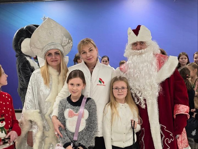 Новогодний праздник "Чудеса на Новый год" собрал юных гостей на Могилевлифтмаш