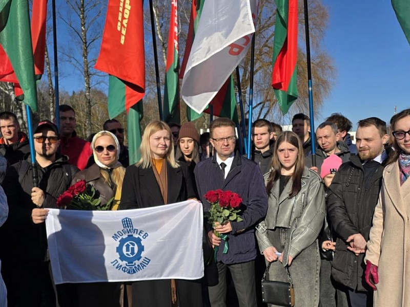 Неугосимая боль: цветы жертвам генацида белорусского народа 