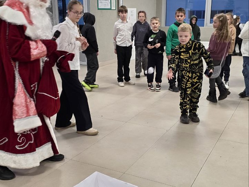 Новогодний праздник "Чудеса на Новый год" собрал юных гостей на Могилевлифтмаш