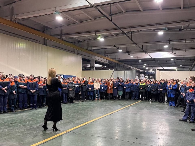 Творческий подарок к 8 марта от самих заводчан!