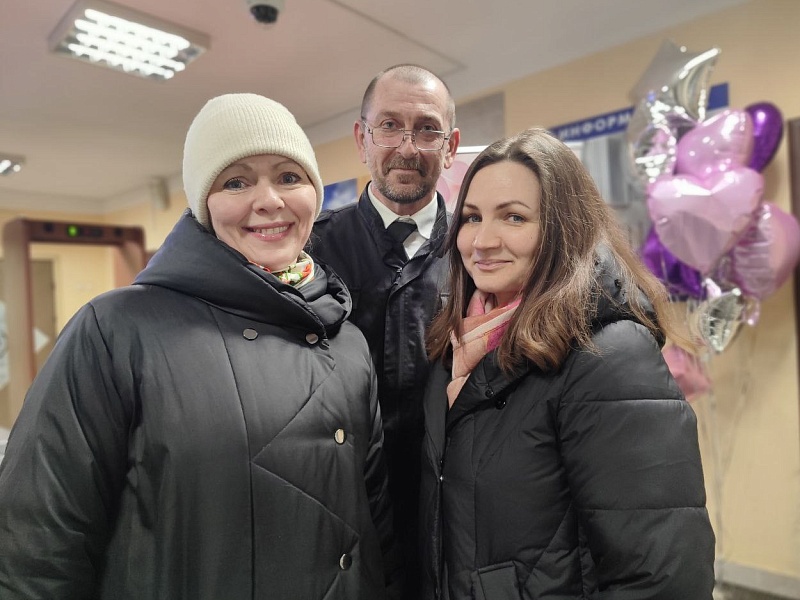 ПРАЗДНИЧНОЕ НАСТРОЕНИЕ ДЛЯ ПРЕКРАСНЫХ ЗАВОДЧАНОК